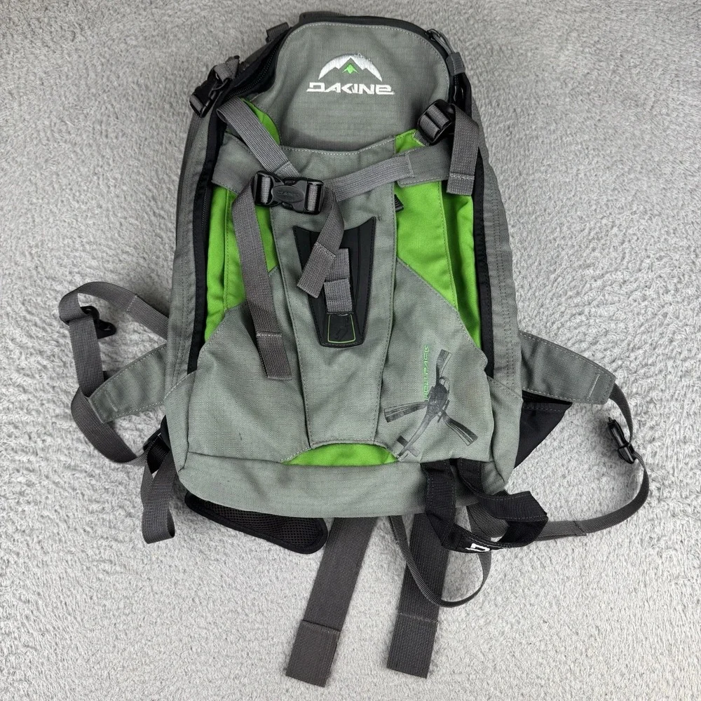 Dakine Heli Pro Pack Backpack Gray And Green School Snowboard Skate Helipack